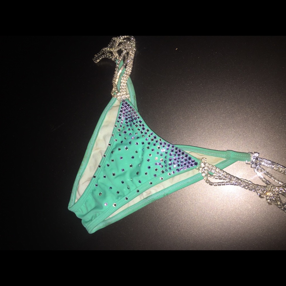 Competition Bikini - Picture 2 of 5